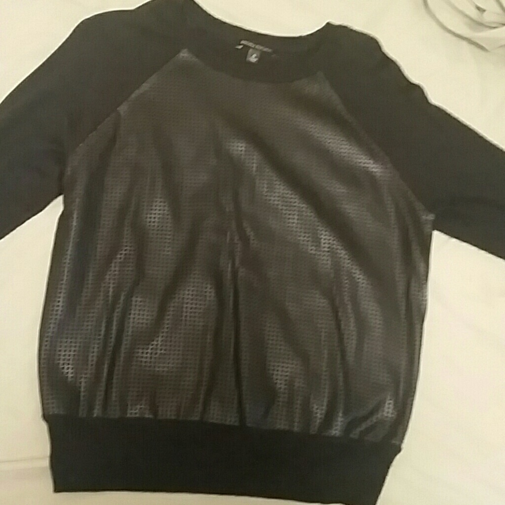 Light sweater with detail